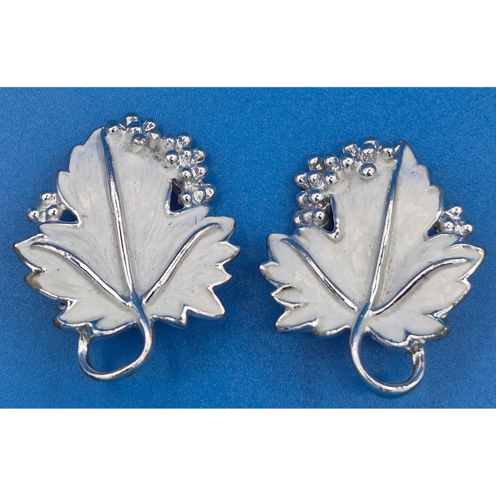 Vintage Sar. Leaf Clip On Earrings White Enamel Silver Tone Floral Coventry